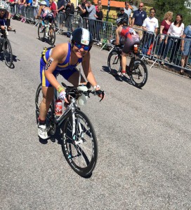 Johanna på cykelbanan